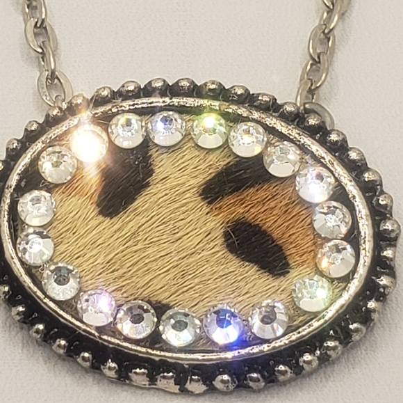 Leopard print necklace - Picture 2 of 4